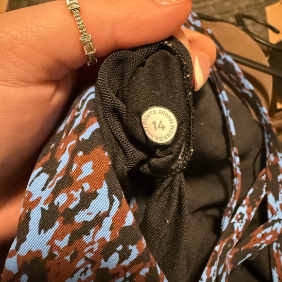 Lululemon Energy Bra Medium Support B-D cups - Picture 6 of 6